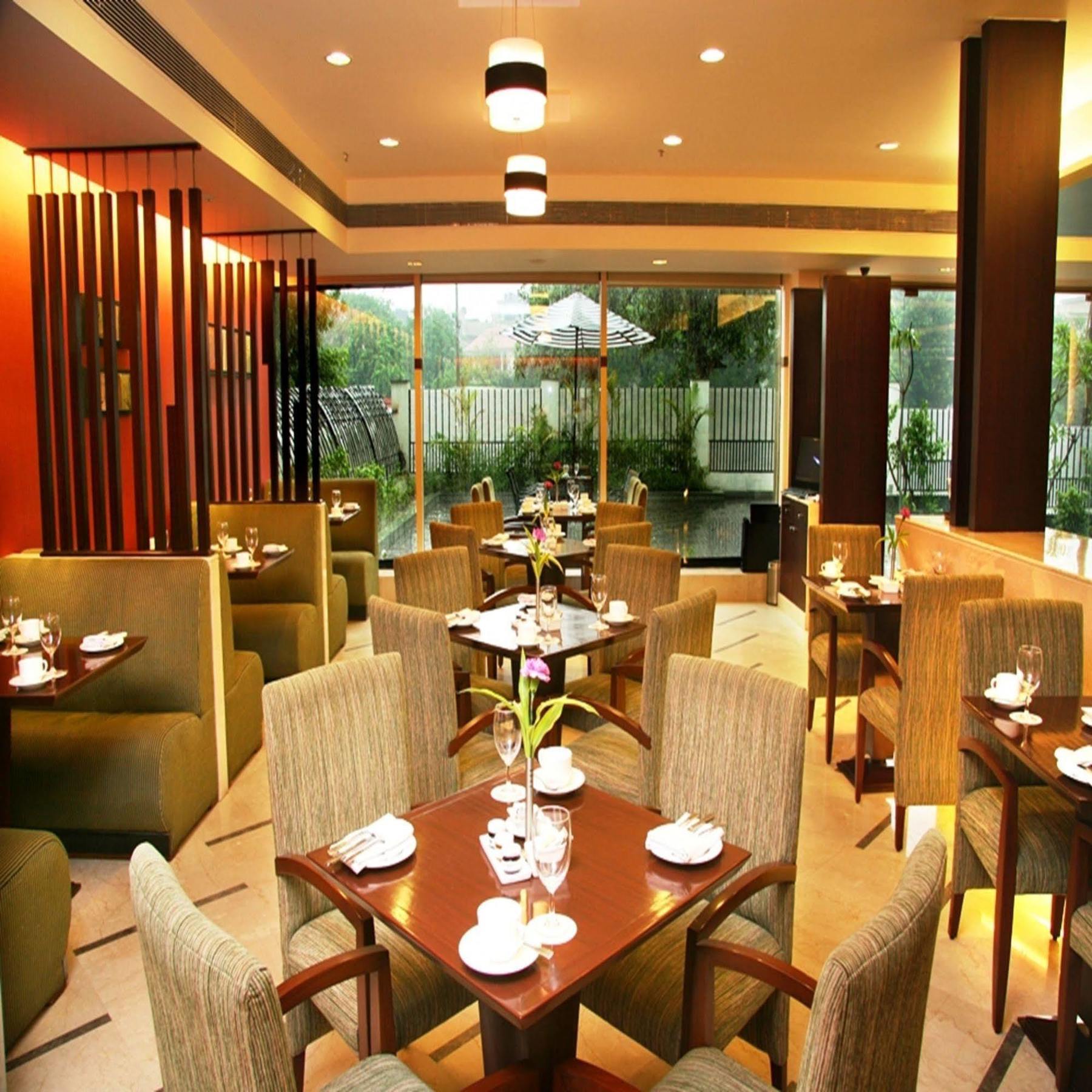 Muse Sarovar Portico Nehru Place New Delhi Buitenkant foto